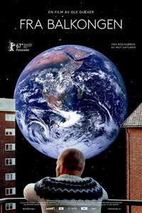 Fra Balkongen (2017) - poster