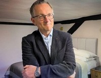 How to Sleep Well with Michael Mosley (2022) - poster